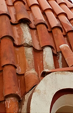 Επισκευή τρούλου, αντικατάσταση των σπασμένων κεραμιδιών του ναού.
