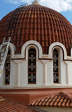 Αντικατάσταση των σπασμένων κεραμιδιών, μόνωση και βάψιμο του τρούλου της εκκλησίας Αγ. Παρασκευή.