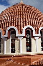 Αντικατάσταση των σπασμένων κεραμιδιών, μόνωση και βάψιμο του τρούλου της εκκλησίας Αγ. Παρασκευή.