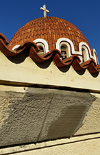 Επισκευή και βάψιμο των γείσων περιμετρικά του ναού.