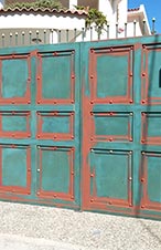 Βάψιμο εξωτερικών μεταλλικών θυρών